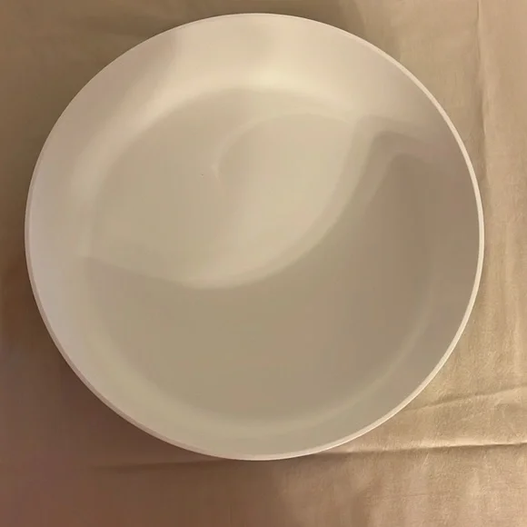 NEW Tupperware Bowl - Picture 6 of 7